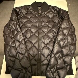 Aritzia TNA Women's Black Semi Cropped Quilted Jacket